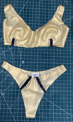 Large 16rubber thong - ,